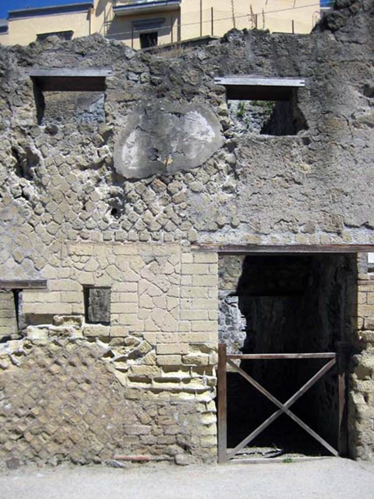II.5 Herculaneum. June 2011. Looking west towards entrance doorway. Photo courtesy of Sera Baker.